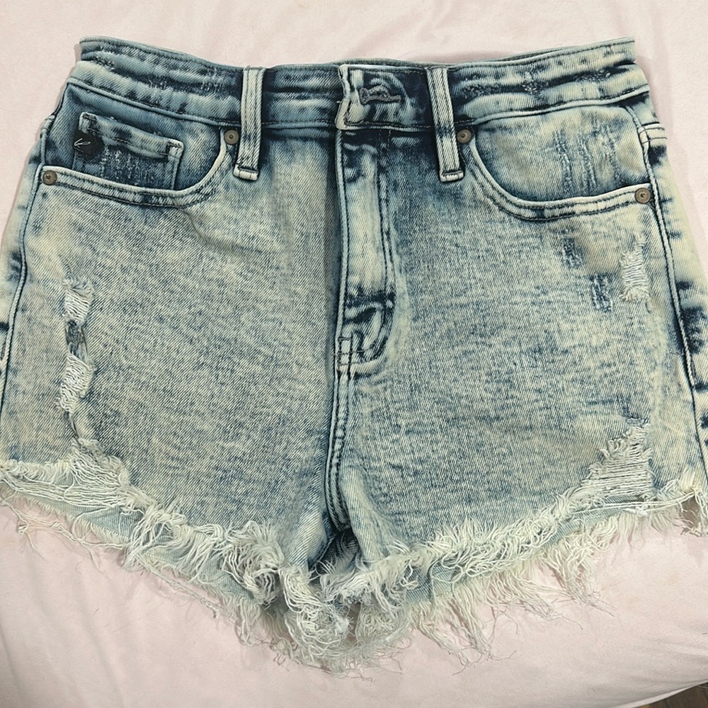 Short jean shorts.